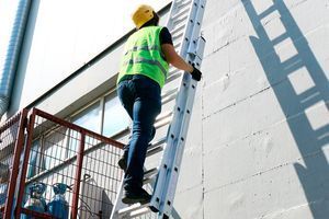 Висувні драбини. Як вибрати і на що звернути увагу перед покупкою? фото